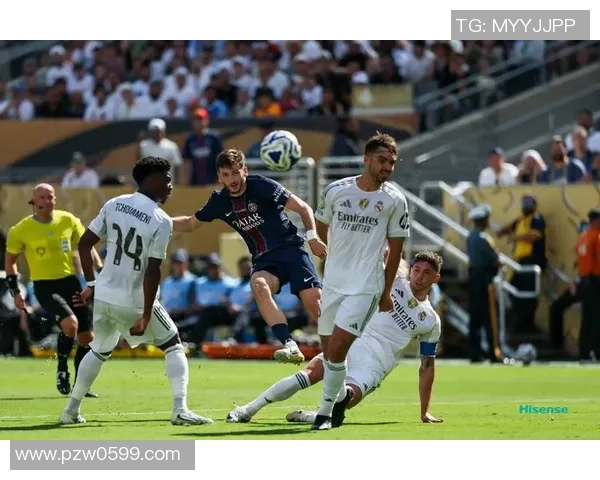 意甲激战：巴黎圣日耳曼大胜皇马红牌事件引发全场热议与争议